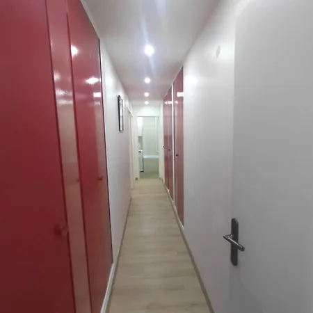 Apartment 4 Min Walk To Metro, 3 Bedrooms &salon, La Defense Courbevoie