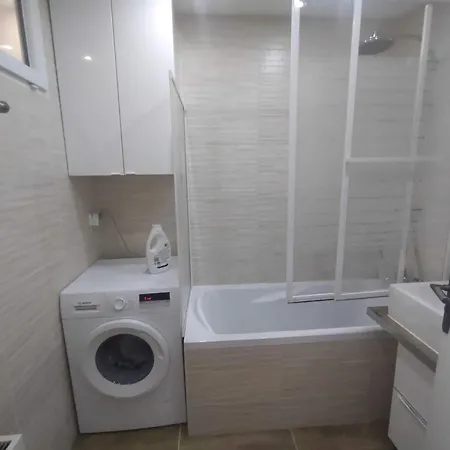 4 Min Walk To Metro, 3 Bedrooms &salon, La Defense Apartment