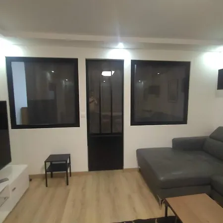 4 Min Walk To Metro, 3 Bedrooms &salon, La Defense *
