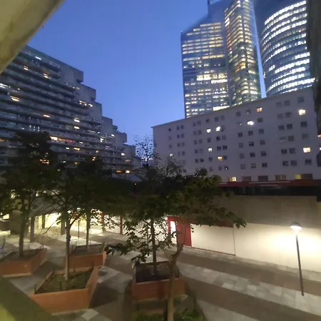 4 Min Walk To Metro, 3 Bedrooms &salon, La Defense Apartment
