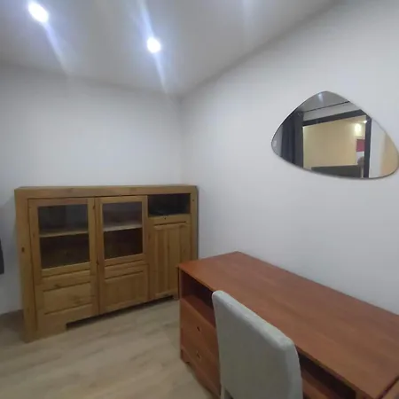 Apartment 4 Min Walk To Metro, 3 Bedrooms &salon, La Defense
