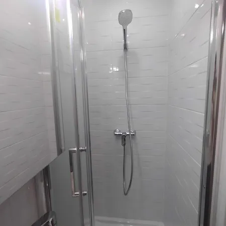 4 Min Walk To Metro, 3 Bedrooms &salon, La Defense * Courbevoie