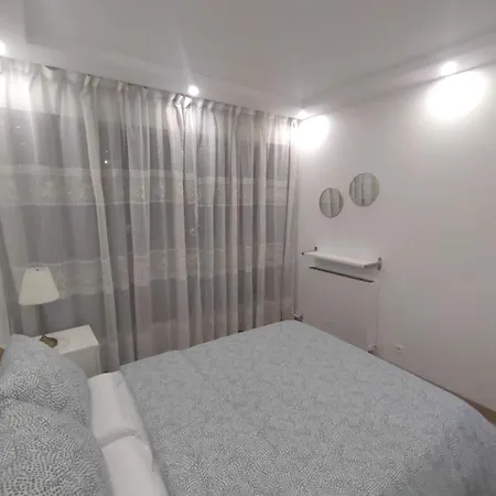 4 Min Walk To Metro, 3 Bedrooms &salon, La Defense Courbevoie