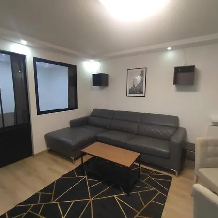 4 Min Walk To Metro, 3 Bedrooms &salon, La Defense *