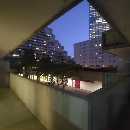 4 Min Walk To Metro, 3 Bedrooms &salon, La Defense Apartment