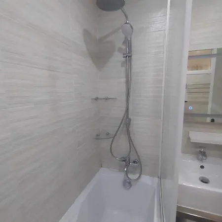 4 Min Walk To Metro, 3 Bedrooms &salon, La Defense Courbevoie